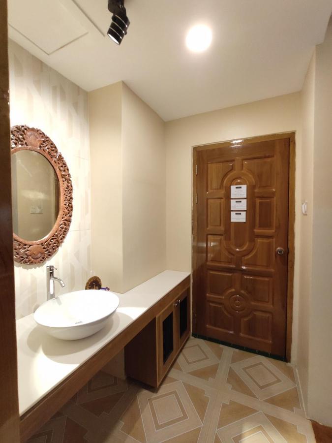 Mr. Charles Hotel Thibaw Extérieur photo
